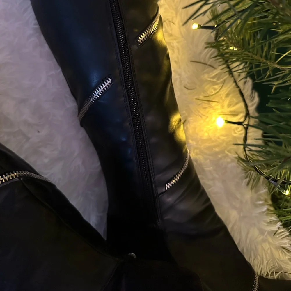 Tis the sassy season! Hidden platform boot - mixed media sz 8 - Picture 6 of 12